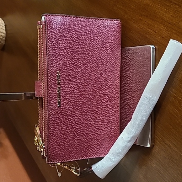Michael Kors Double Zip Wristlet Wallet ❤️NEW ❤️ retails $198 - Picture 1 of 9